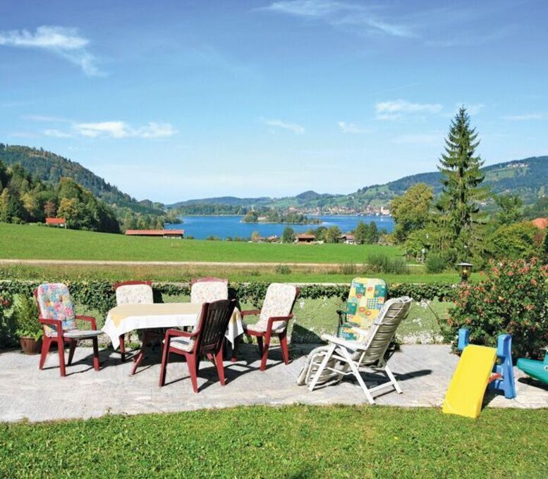 Garten mit Ausblick auf den See